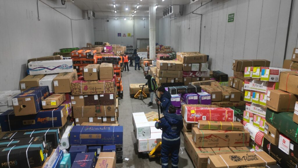 A seven-step receiving checklist for documenting packaging, temperature, condition, quantity, claims, post-transit conditioning, and evidence preservation.